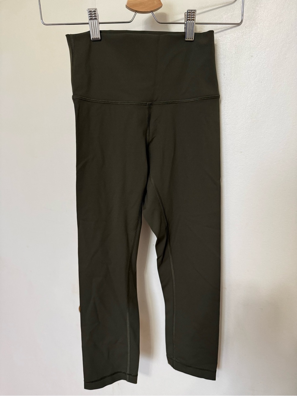 Lululemon Olive cropped leggings